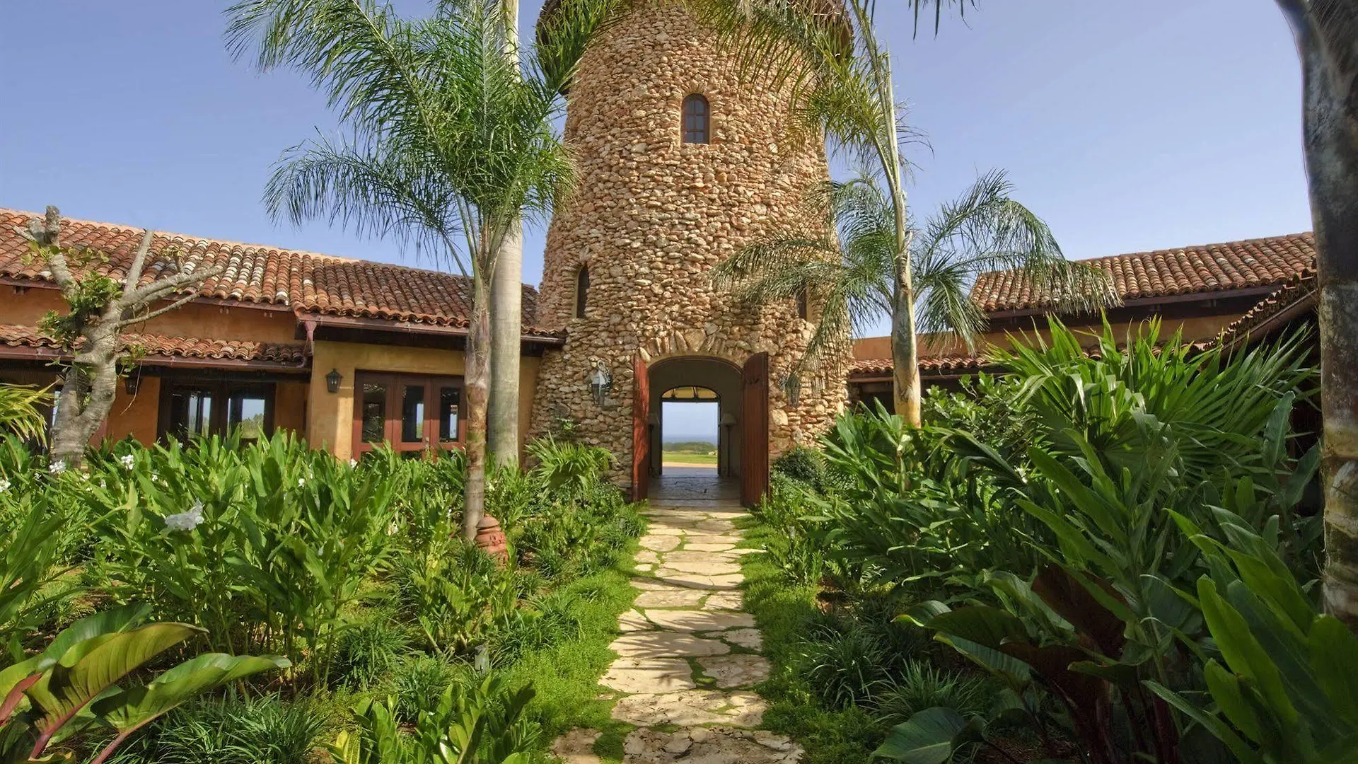 Royal Isabela Hotel